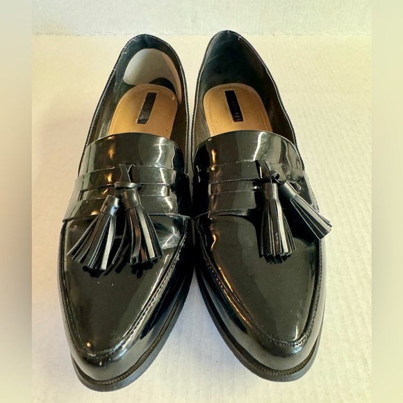 Tahari Looker Loafer- Black classic patent leather loafer with tassle.Size 10.5 - Picture 6 of 8